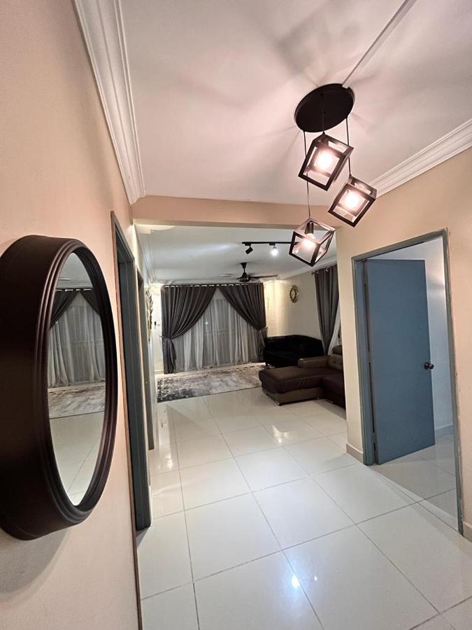 Naura Homestay Selangor Kuala Lumpur Batu Caves Exteriör bild